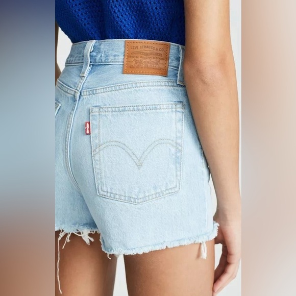 Levi’s Light Wash Wedgie High Waist Denim Shorts - Picture 10 of 11